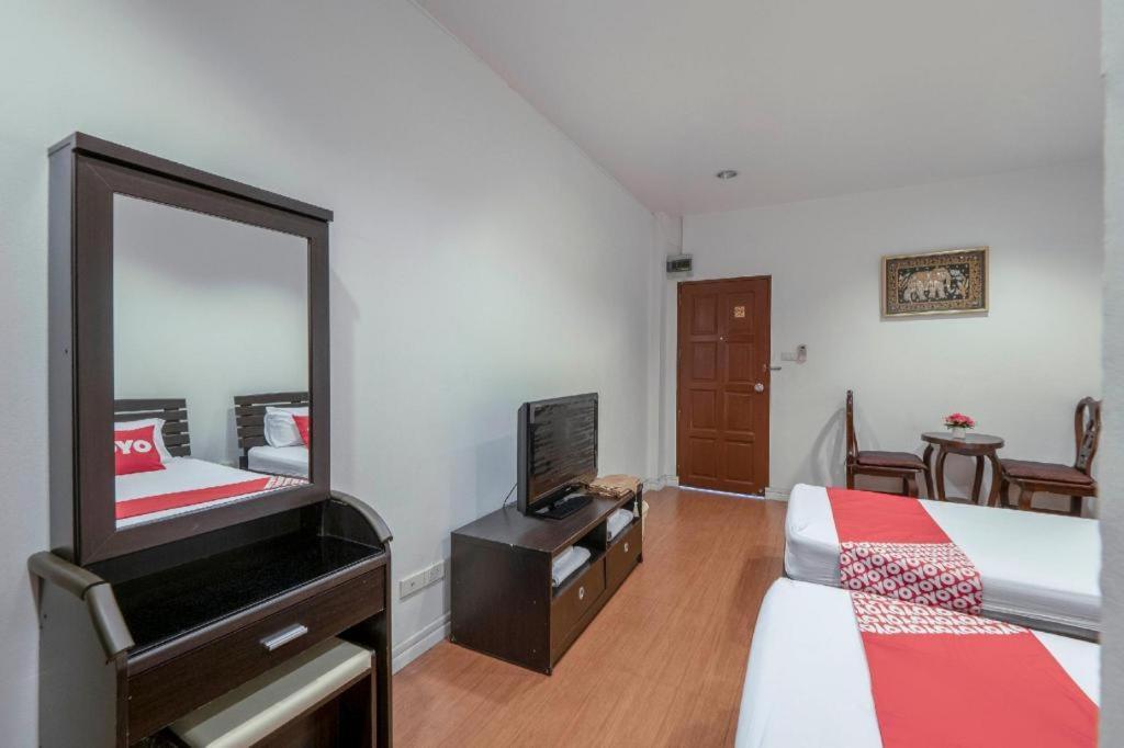 Oyo 1089 Baan Boran Hotel Bangkok Buitenkant foto