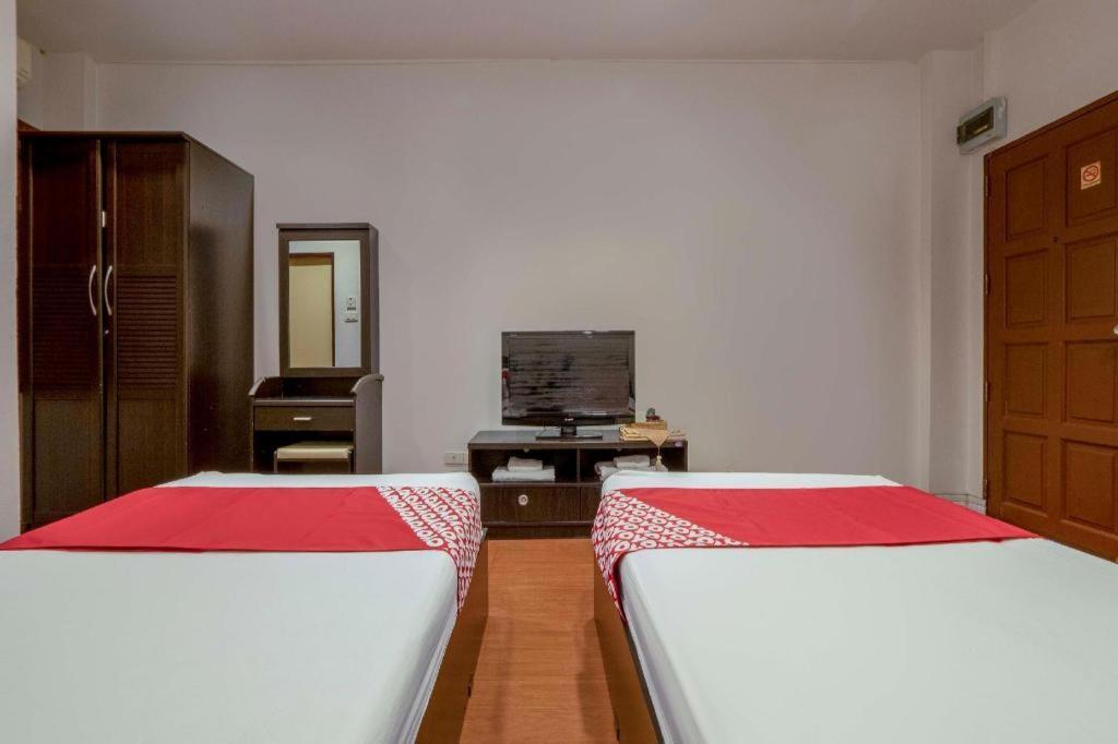 Oyo 1089 Baan Boran Hotel Bangkok Buitenkant foto