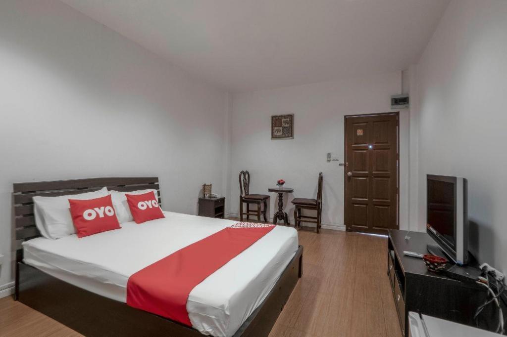 Oyo 1089 Baan Boran Hotel Bangkok Buitenkant foto