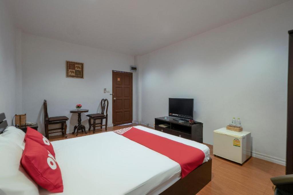 Oyo 1089 Baan Boran Hotel Bangkok Buitenkant foto