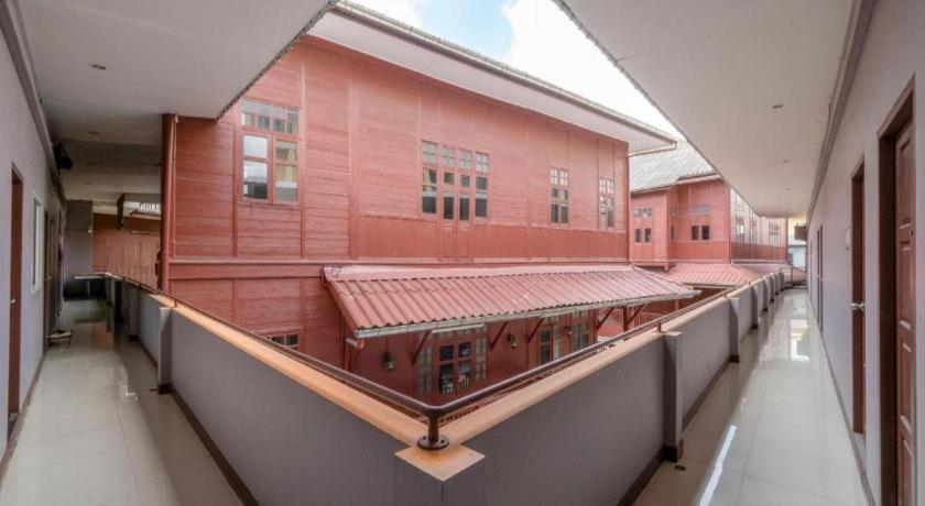 Oyo 1089 Baan Boran Hotel Bangkok Buitenkant foto