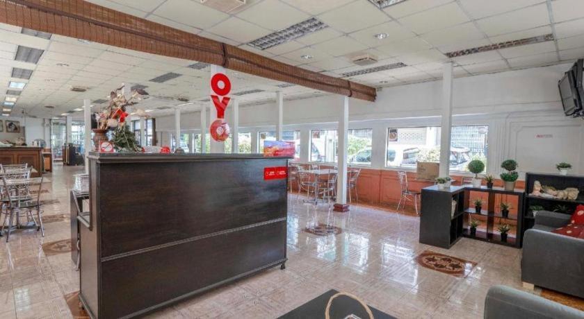 Oyo 1089 Baan Boran Hotel Bangkok Buitenkant foto